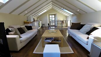 Villa Skylight - Two Bedroom Villa & Studio With Private Swimming Pool