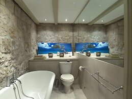 Villa Skylight - Two Bedroom Villa & Studio With Private Swimming Pool