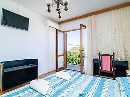 Apartments Stella - Three-bedroom Apartment With Balcony and Terrace