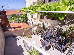 Apartments Stella - Three-bedroom Apartment With Balcony and Terrace