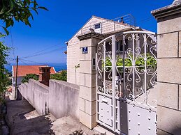 Apartments Stella - Three-bedroom Apartment With Balcony and Terrace