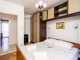 Apartments Stella - Three-bedroom Apartment With Balcony and Terrace