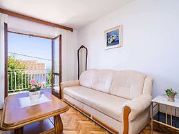 Apartments Stella - Three-bedroom Apartment With Balcony and Terrace
