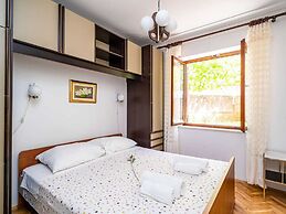 Apartments Stella - Three-bedroom Apartment With Balcony and Terrace