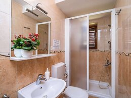 Apartments Stella - Three-bedroom Apartment With Balcony and Terrace