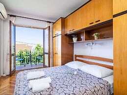 Apartments Stella - Three-bedroom Apartment With Balcony and Terrace