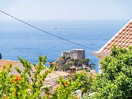 Apartments Stella - Three-bedroom Apartment With Balcony and Terrace