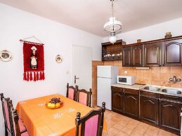 Apartments Stella - Three-bedroom Apartment With Balcony and Terrace