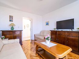 Apartments Stella - Three-bedroom Apartment With Balcony and Terrace