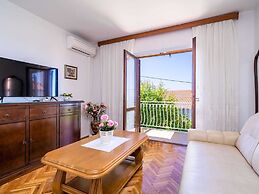Apartments Stella - Three-bedroom Apartment With Balcony and Terrace