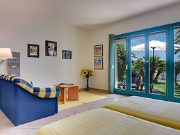 Airconditioned Studio Apartment With Seaview