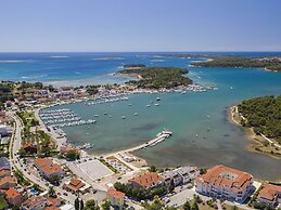 Airconditioned Studio Apartment With Seaview