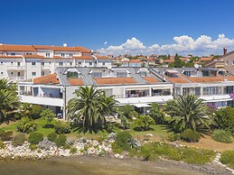 Airconditioned Studio Apartment With Seaview