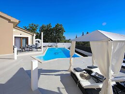 Amazing Villa With Pool