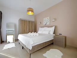 Amazing Villa With Pool