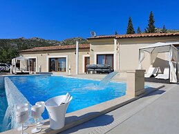 Amazing Villa With Pool