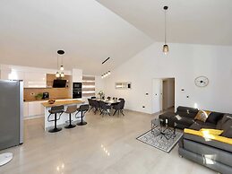 Amazing Villa With Pool