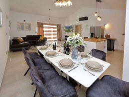 Amazing Villa With Pool