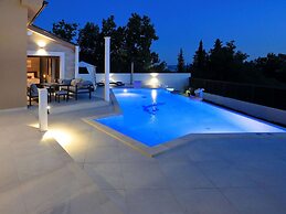 Amazing Villa With Pool