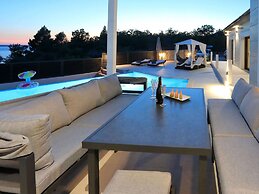 Amazing Villa With Pool