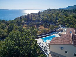Amazing Villa With Pool