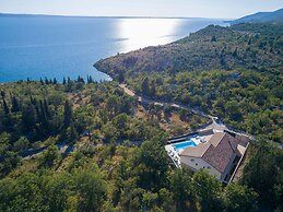 Amazing Villa With Pool