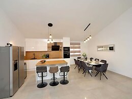 Amazing Villa With Pool