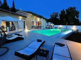 Amazing Villa With Pool
