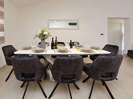 Amazing Villa With Pool