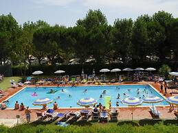 Pleasant Mobile Home in Castiglione del Lago With Pool