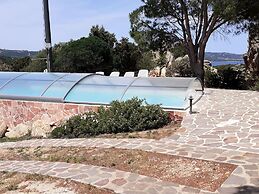 Belvilla by OYO Luxurious Villa With Private Pool