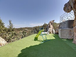 Belvilla by OYO Luxurious Villa With Private Pool