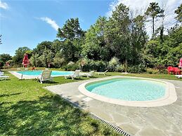 Belvilla by OYO Lovely Bungalow With a Shared Pool