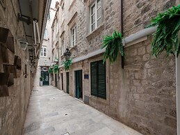 Old Town Finest - Two-bedroom Apartment - Lucarica 4 Street