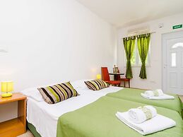 Apartments Versus- Studio Apartment With Terrace