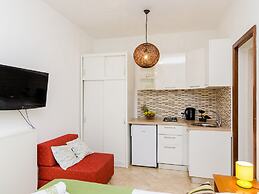 Apartments Versus- Studio Apartment With Terrace