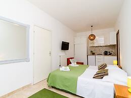 Apartments Versus- Studio Apartment With Terrace