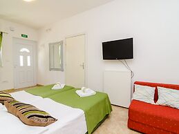 Apartments Versus- Studio Apartment With Terrace