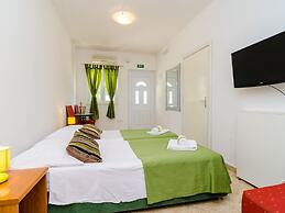 Apartments Versus- Studio Apartment With Terrace