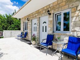 Apartments Versus- Studio Apartment With Terrace