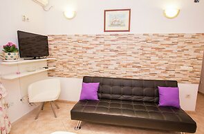 Apartment in Slatine Near the Sea Beach