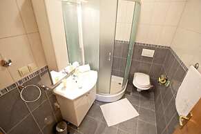 Apartments Villa Grlica - One Bedroom Apartment With Balcony and Garde