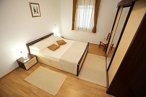 Apartments Villa Grlica - One Bedroom Apartment With Balcony and Garde
