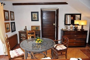 House Rilovic - Two Bedroom House With Swimming Pool and Jacuzzi