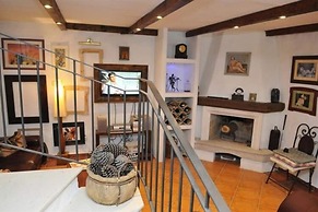 House Rilovic - Two Bedroom House With Swimming Pool and Jacuzzi