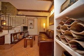 House Rilovic - Two Bedroom House With Swimming Pool and Jacuzzi