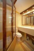 House Rilovic - Two Bedroom House With Swimming Pool and Jacuzzi