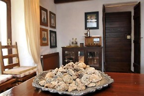 House Rilovic - Two Bedroom House With Swimming Pool and Jacuzzi