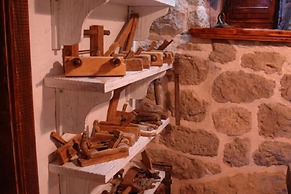 House Rilovic - Two Bedroom House With Swimming Pool and Jacuzzi