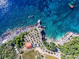 Villa Sea Edge - Three Bedroom Villa With Sea View